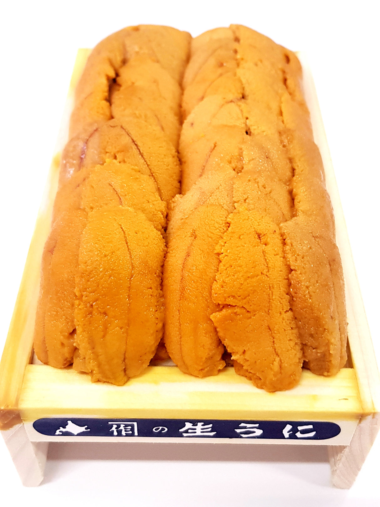 Freshly caught Murasaki uni has a vibrant yellow tint with a soft but creamy texture and a sweet undertones. Its taste is much cleaner and less briny compared to the other unis. This makes it the perfect uni for people new to uni who are keen to experience the taste profile that uni offers.